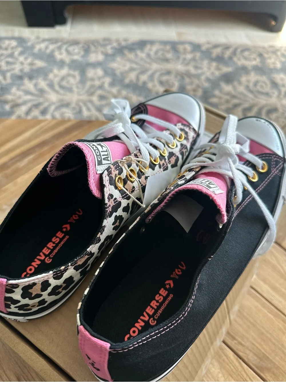 BRAND NEW NEVER WORN Converse Custom Leopard Pink & Black Low Top Sneakers Sz 11